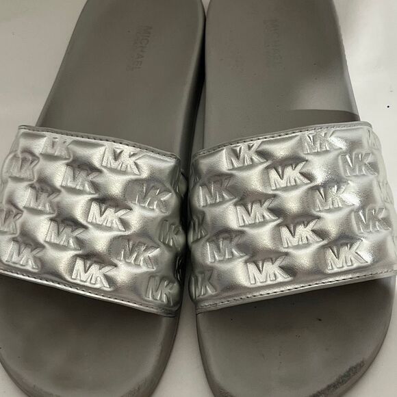 Michael Kors Women's Silver Metallic MK Logo Embossed Slip On Sandals Size 9 - Picture 5 of 11